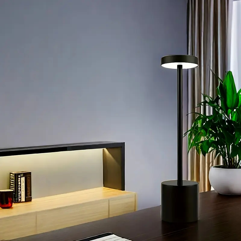 Luminária de Mesa Abajur Cabeceira Escrivaninha LED 3 em 1 Recarregável Tipo C Preto Cromado Dourado